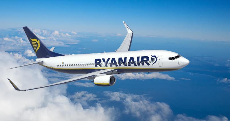 ryanair jet